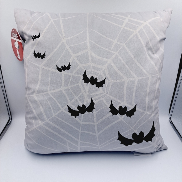 Peanuts Halloween Pillow with Snoopy and Woodstock Size 18x18 - Picture 5 of 8